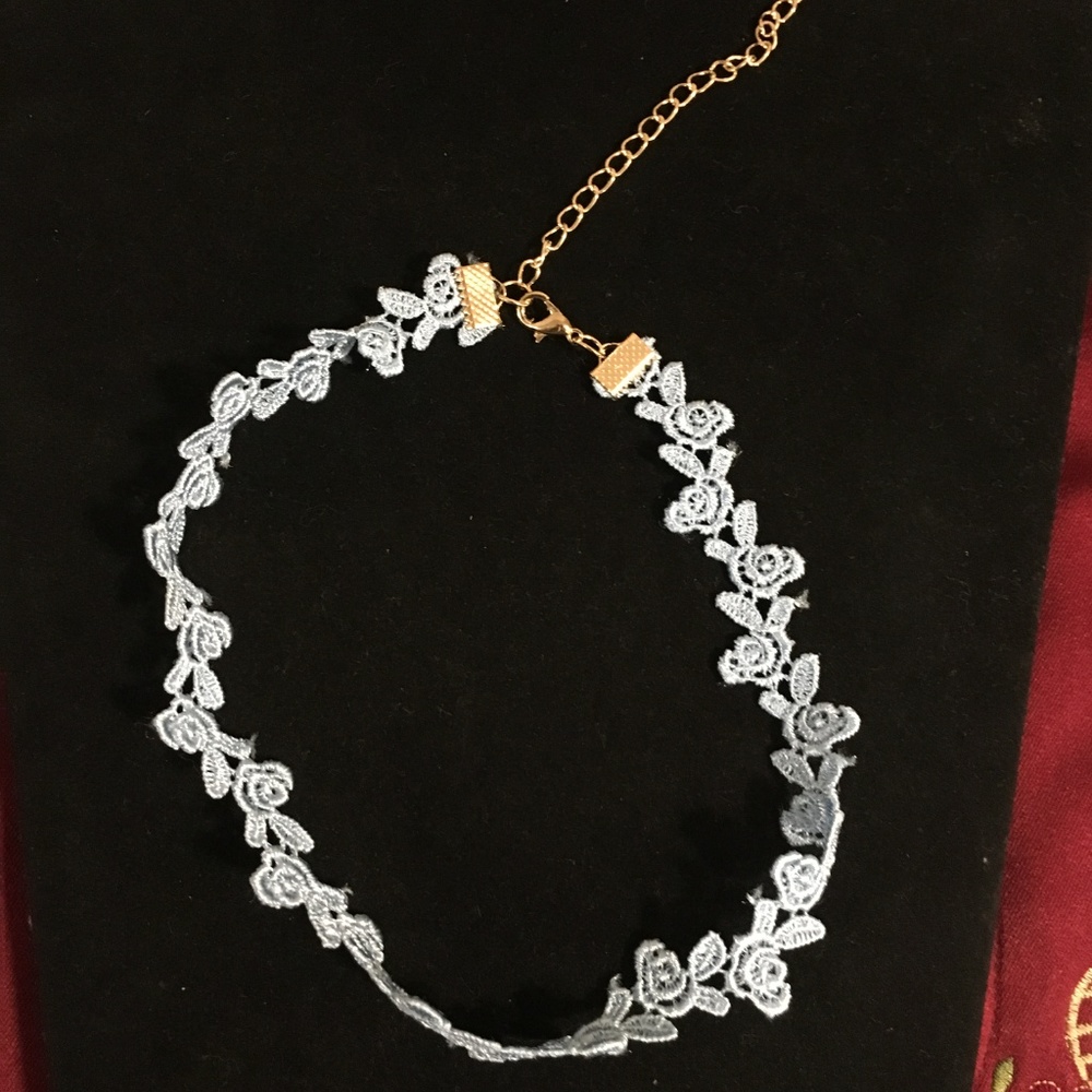 3/$15 ** Blue roses lace choker NWOT - Picture 3 of 3